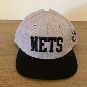 MITCHELL & NESS BROOKLYN NETS Logo Snapback Hat